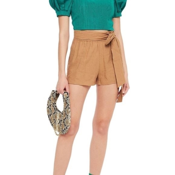 Alice and Olivia Linn Linen Belted Shorts.  NWOT size XS - Picture 1 of 7